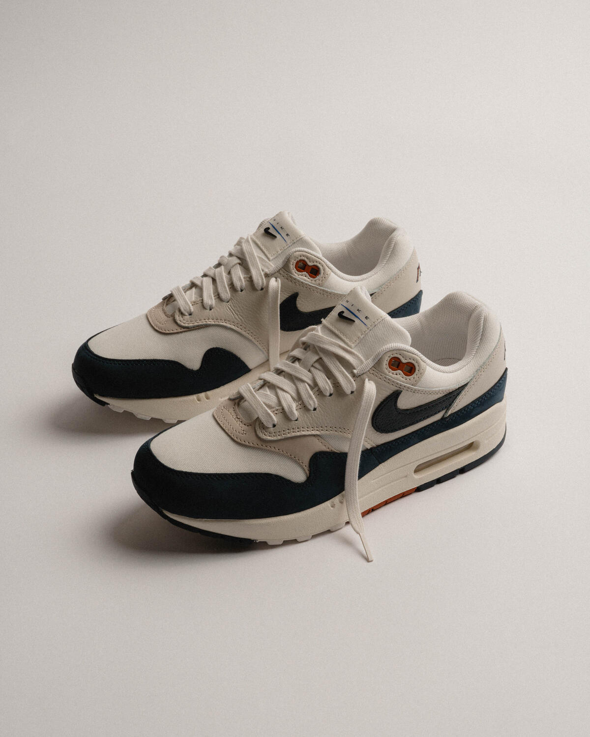 Nike WMNS AIR MAX 1 LX